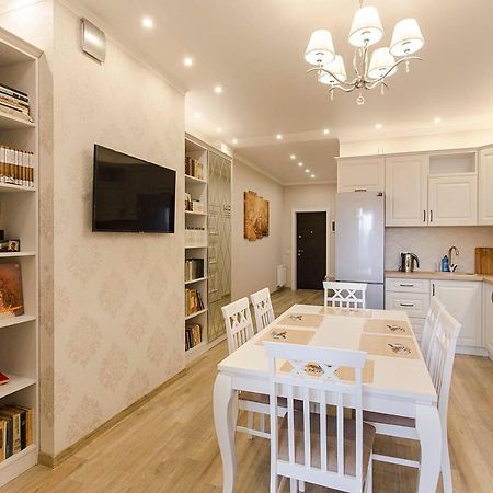 2-Roomed Apartment With Living Room Одесса Экстерьер фото