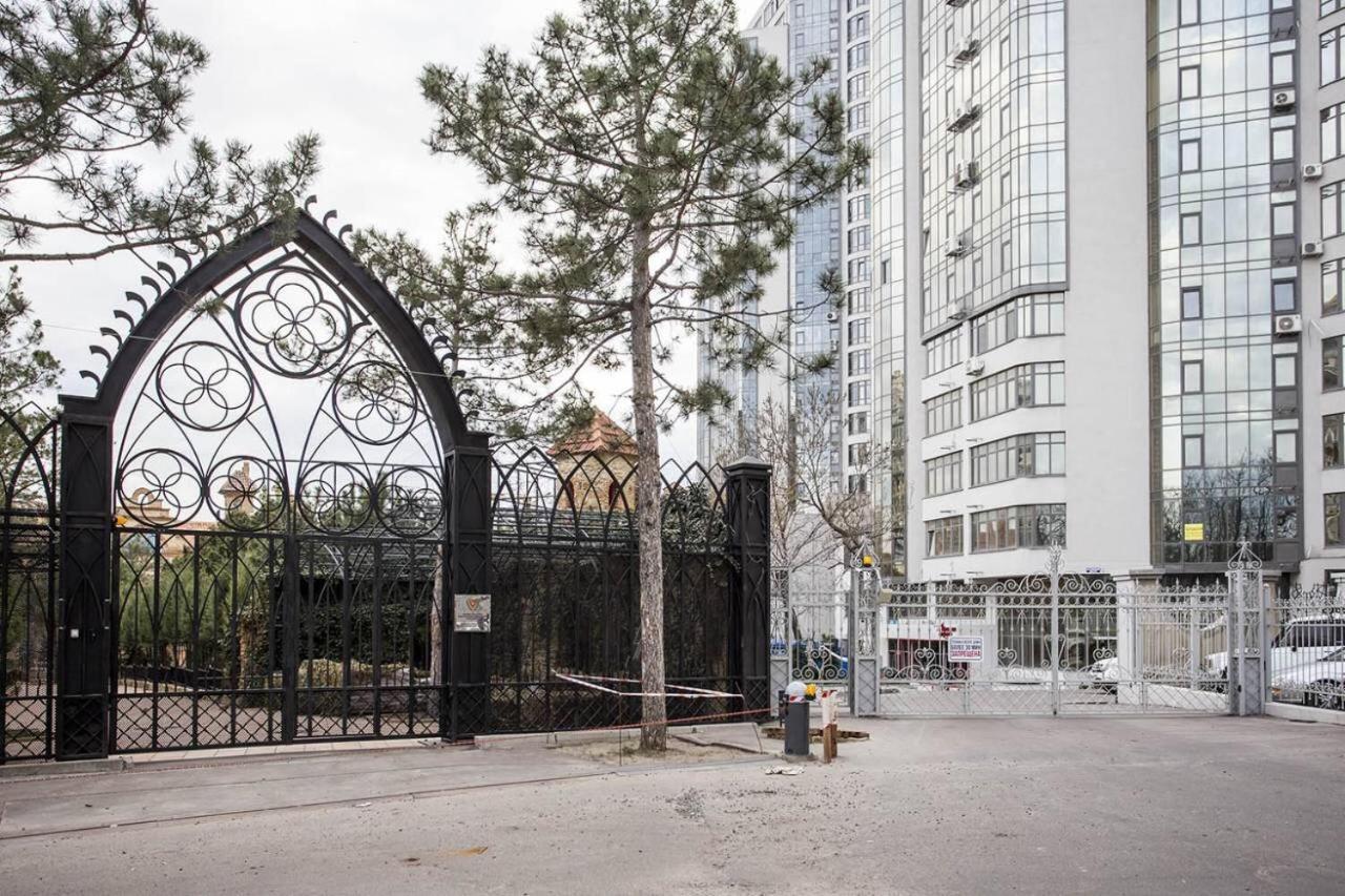 2-Roomed Apartment With Living Room Одесса Экстерьер фото
